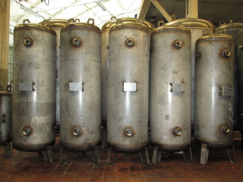Serbatoi standard in acciaio INOX PED, di svariate capacità, costruiti con acciaio inossidabile