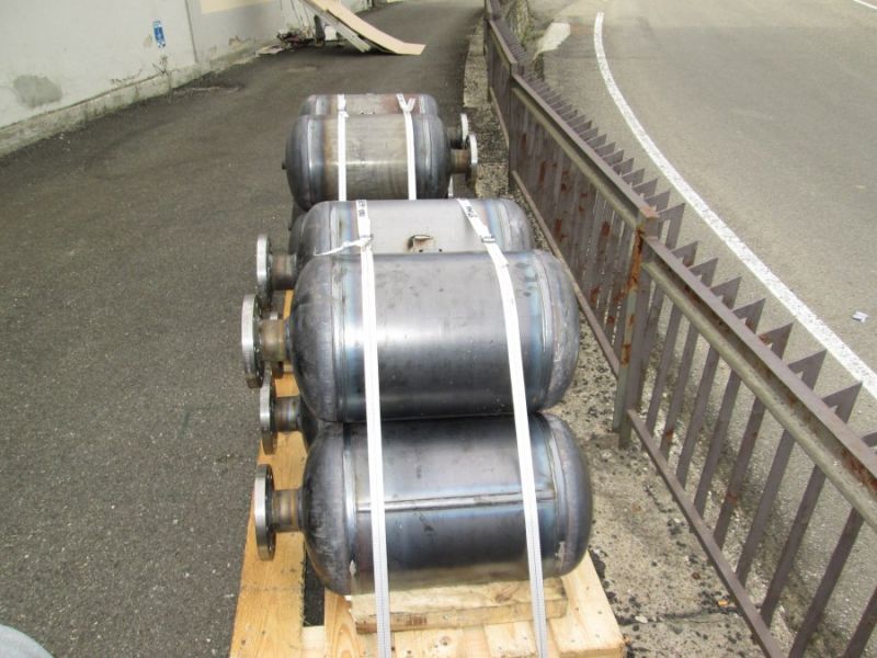 Serbatoio standard CE, 50 lt., senza supporti per il fissaggio, con attacco flangiato